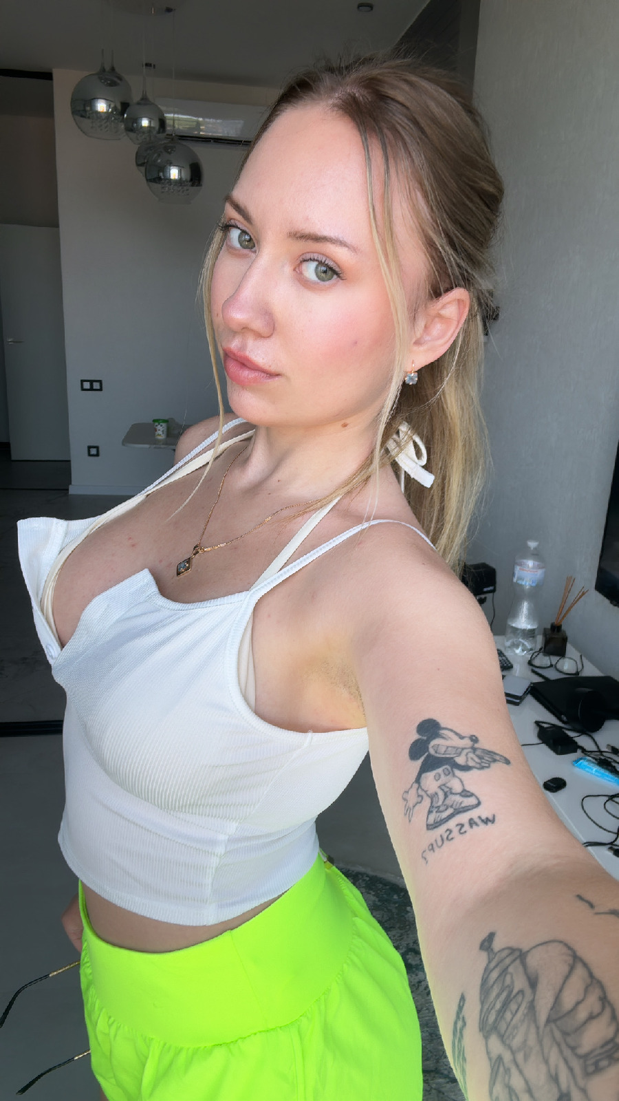 KateV in her underwear in Toluca de Lerdo