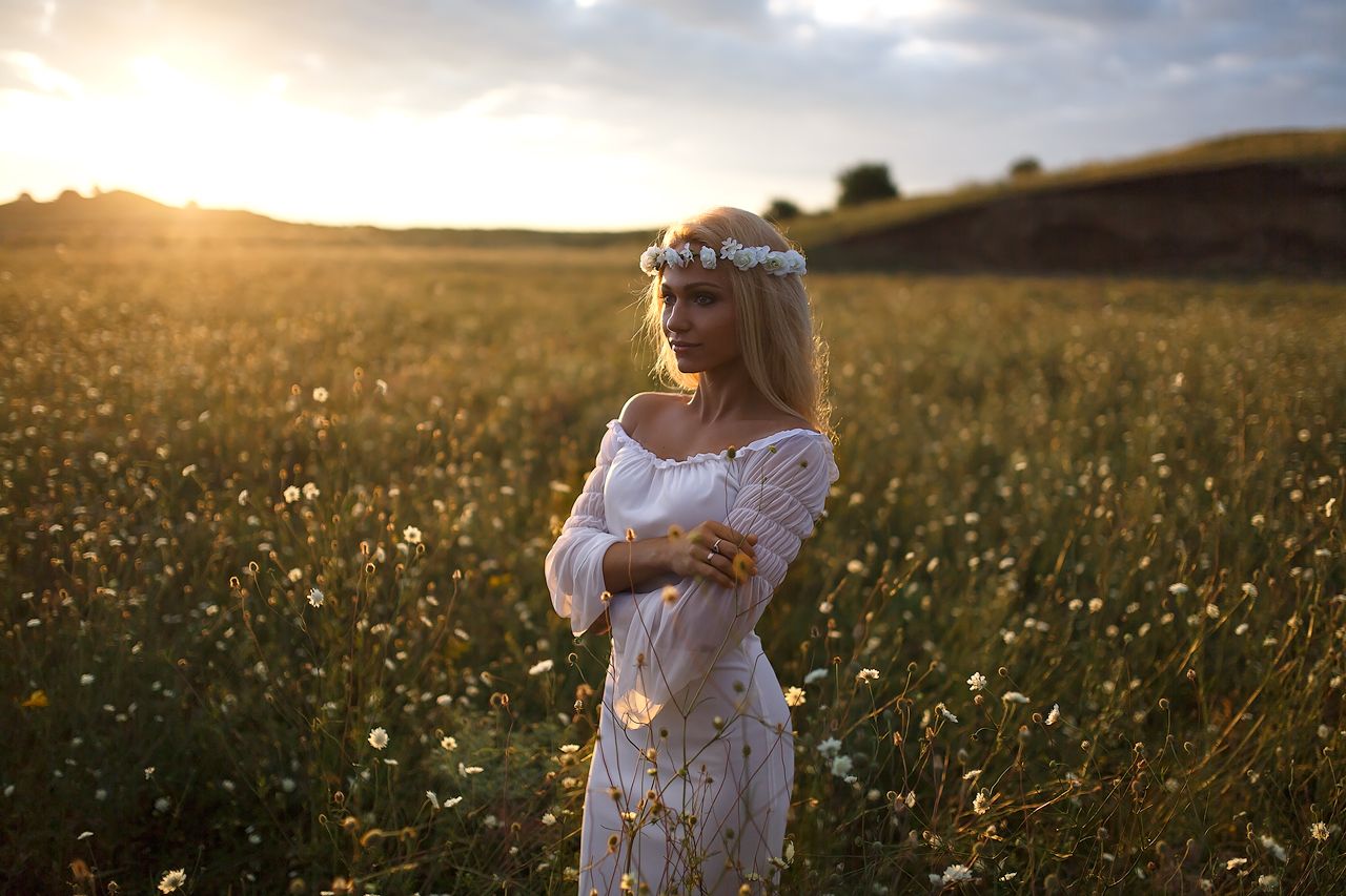 Girls in Slavic costumes in Toluca de Lerdo