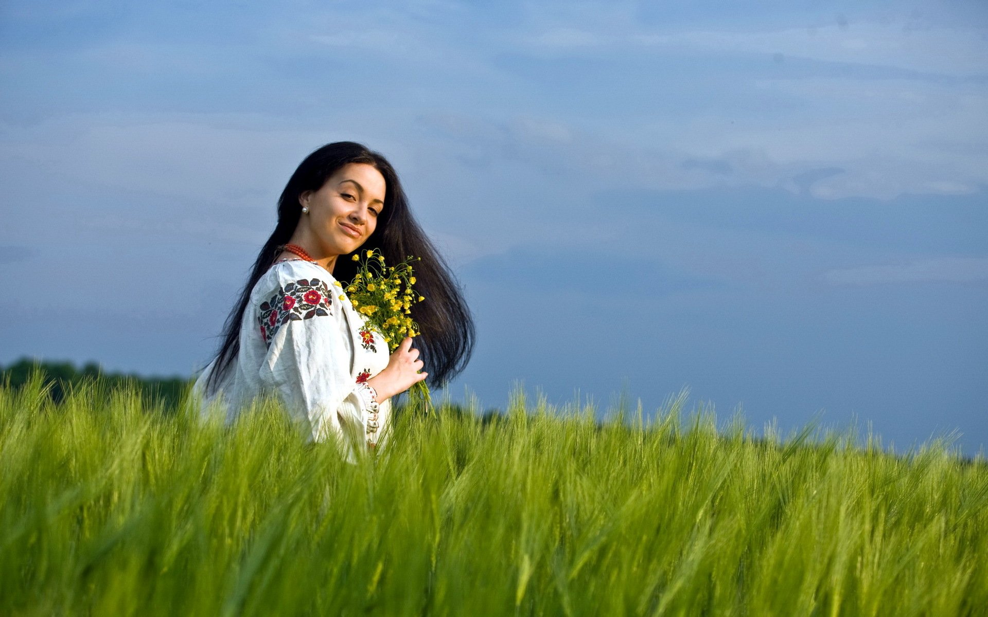 Girls in Slavic costumes in Toluca de Lerdo