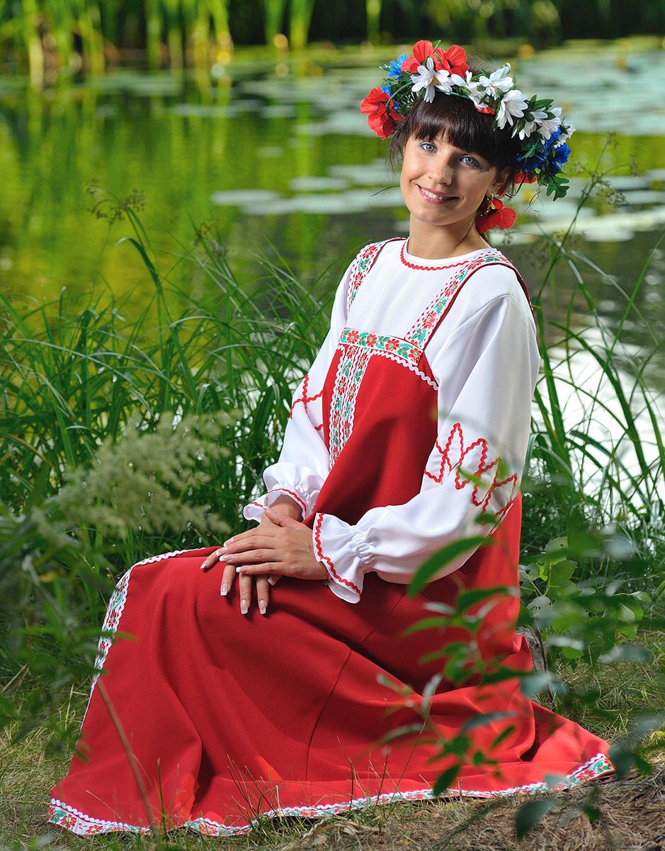 Beautiful girl Girls in Slavic costumes in Toluca de Lerdo